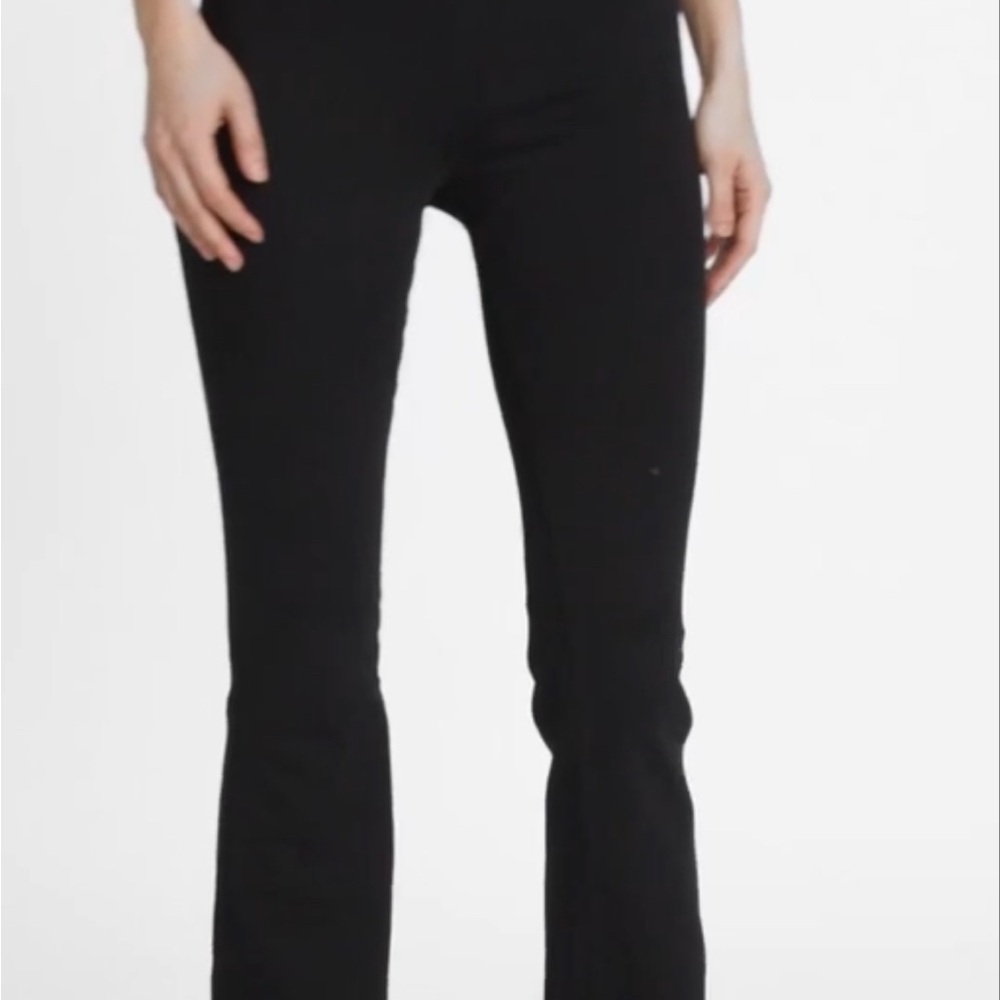 Frame - The Jetset Flare
in Sheen Noir - Size: 2 (size 30-34) - NWT